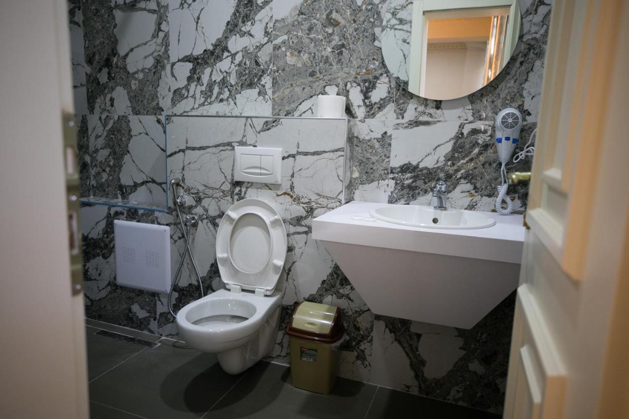 Hotel Lotus Tirana Kültér fotó
