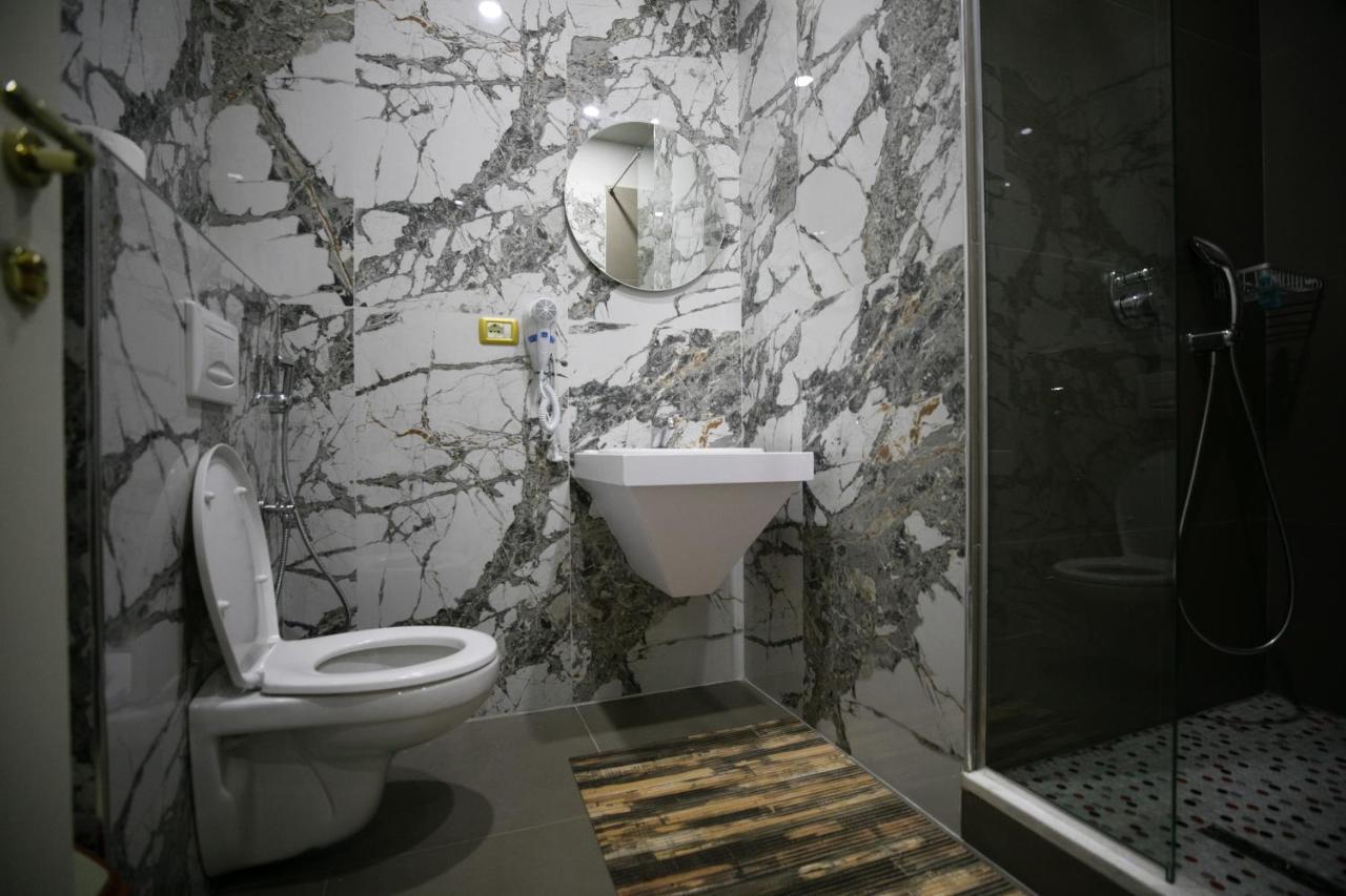 Hotel Lotus Tirana Kültér fotó