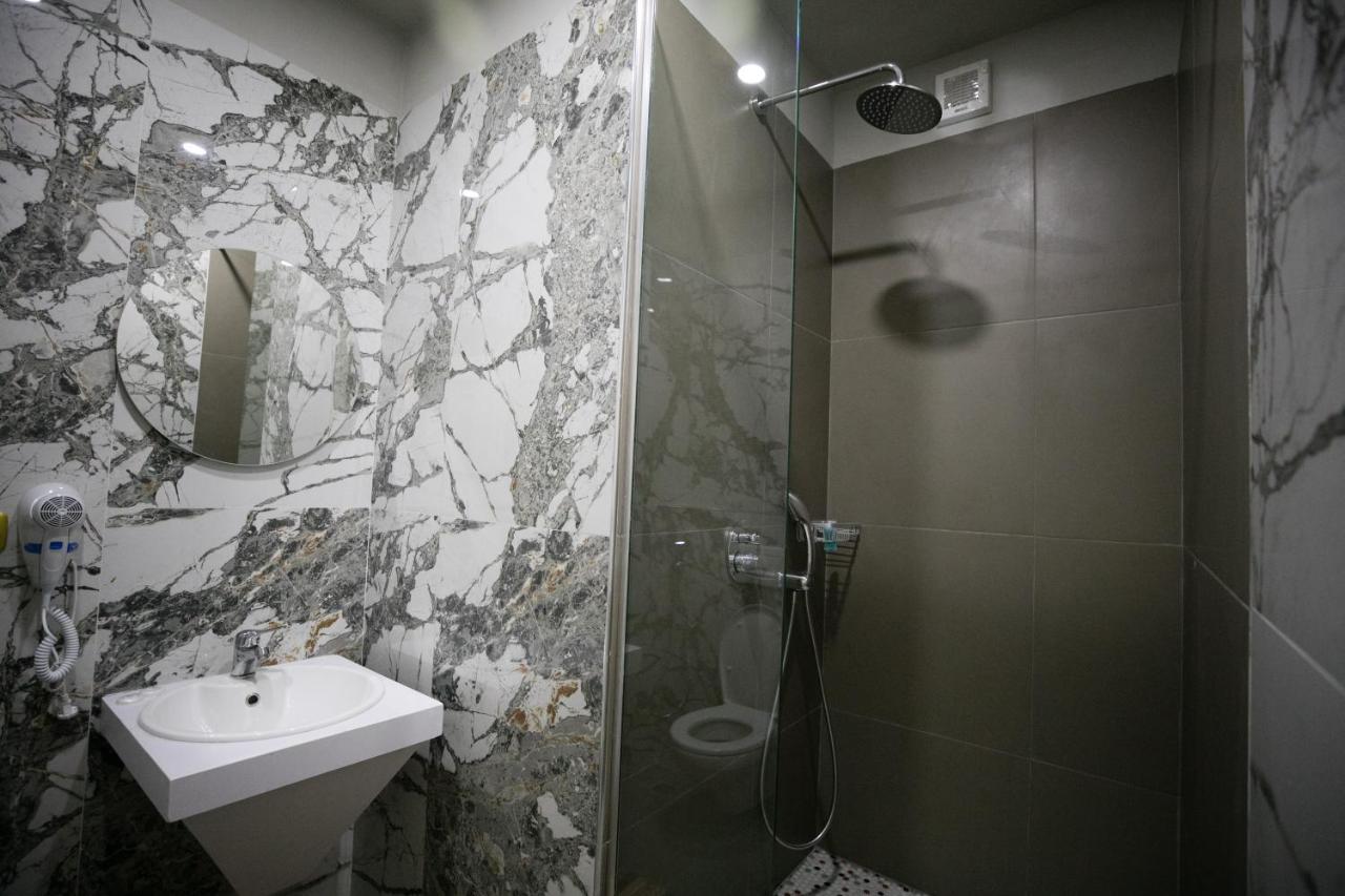 Hotel Lotus Tirana Kültér fotó