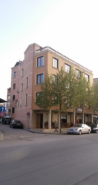 Hotel Lotus Tirana Kültér fotó